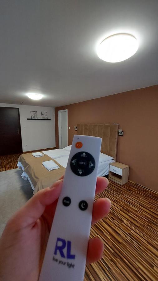 Apartman Tajov Pre 5-6 Osob, Privatne Parkovanie A Terasa Zewnętrze zdjęcie